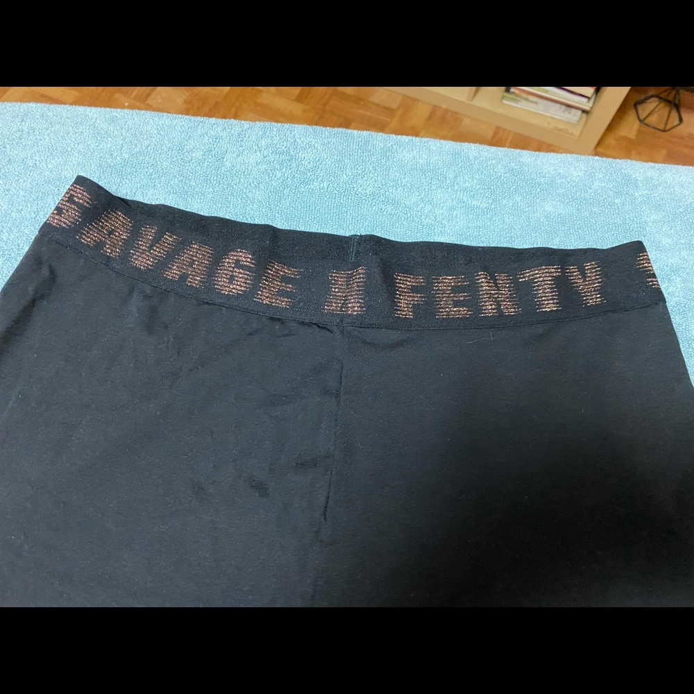 New with tags Savage X Fenty size 2X leggings.